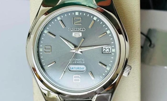 Reloj Seiko 38mm Dial Gris SNK621K1